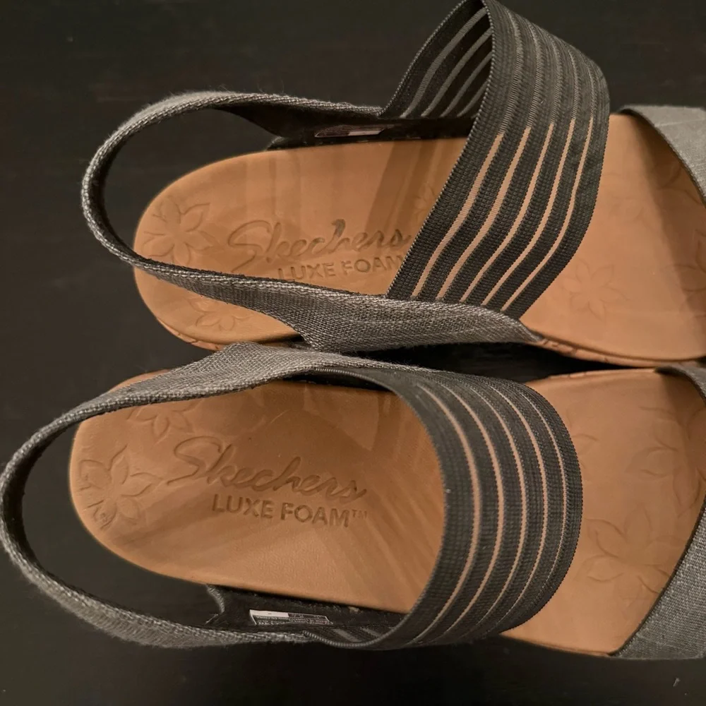 Skechers Luxe Foam Wedges size 10 - Picture 6 of 6